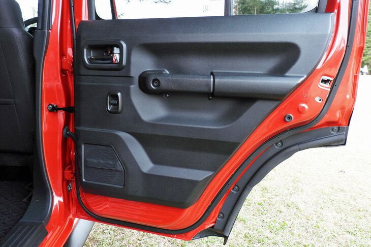 スズキ・ジムニー ノマド（リアドアトリム）