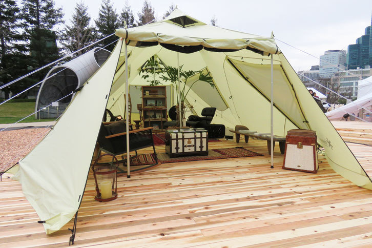 こちらは「レクサスLX」をイメージしたというテントの様子。