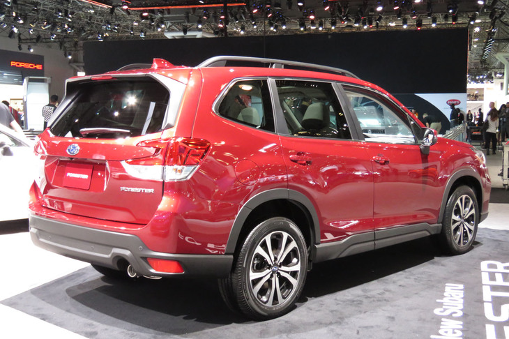新型「フォレスター」では、スバルのデザインフィロソフィー「DYNAMIC×SOLID」に基づき、SUVらしい存在感、力強さ、機能性などが追求されている。