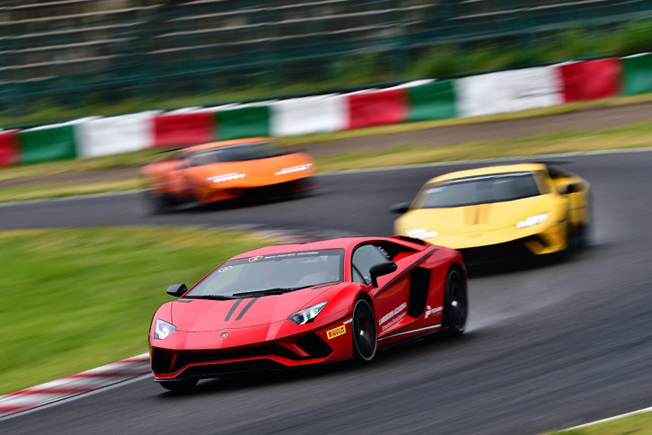 コルサモードでは前後輪の駆動力配分は20：80となる。