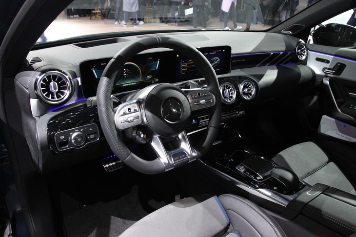 メルセデスAMG A35（コックピット周辺部）