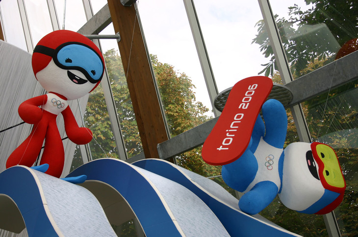 トリノ五輪のマスコット。アトリウム・トリノ館内で。2005年10月。