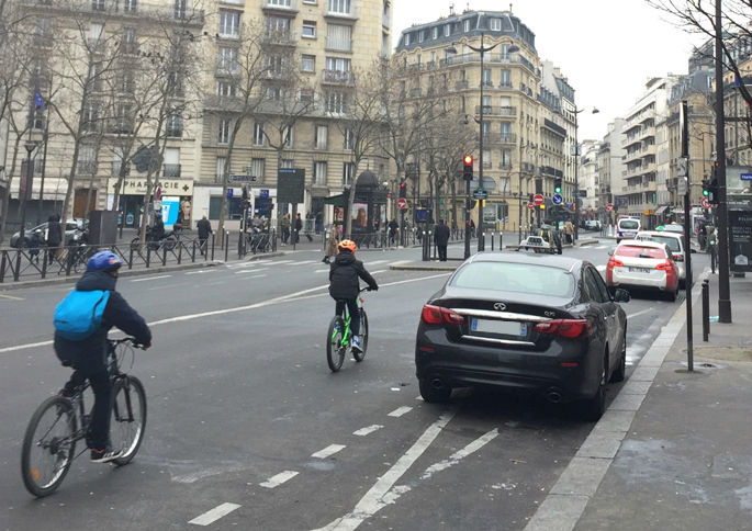 前ページから同じく、「インフィニティQ70」のタクシー。参考までに記すと、一般向け新車価格は4万5900ユーロ（約550万円）から。