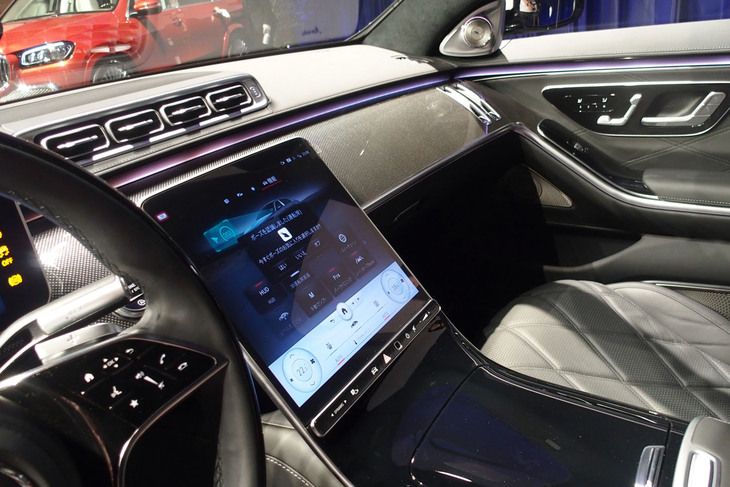 メルセデス・マイバッハSクラス（メディアディスプレイ）