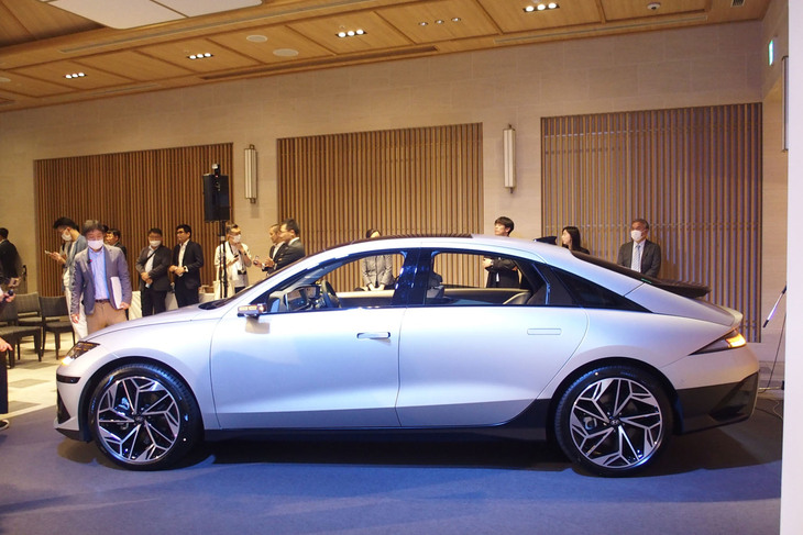 ヒョンデ・アイオニック6（サイドビュー）