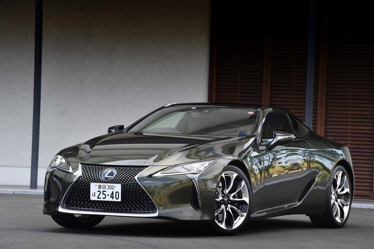 「レクサスLC500“PATINA Elegance”」は2019年10月1日に発売された特別仕様車。海苔（のり）に着想を得たという「テレーンカーキマイカメタリック」のボディーカラーをまとう。