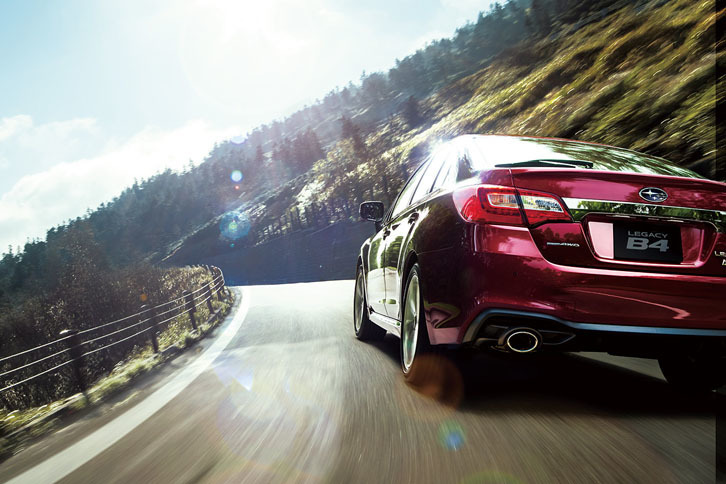 「レガシィB4」のバックショット。