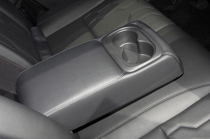 ホンダ・インサイト（リアセンターアームレスト）