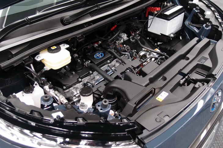 トヨタ・ヴォクシーS-Z＜7人乗り／ハイブリッド車＞（エンジンルーム）