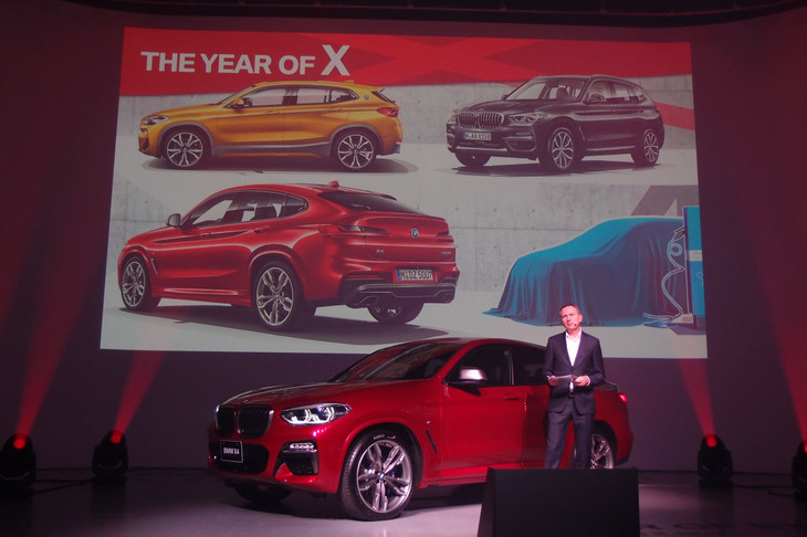 発表会では、BMWジャパンのペーター・クロンシュナーブル代表取締役社長があいさつに立ち、2010年から2017年にかけてXモデルの販売台数が倍増したことや、フラッグシップSUVの「X7」を導入する将来計画などについて言及した。