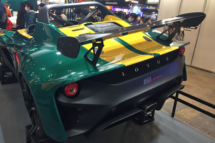 「ロータス3イレブン」のリアビュー。