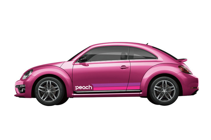 ピーチの機内で販売される限定車「#PinkBeetle Peach Edition」。