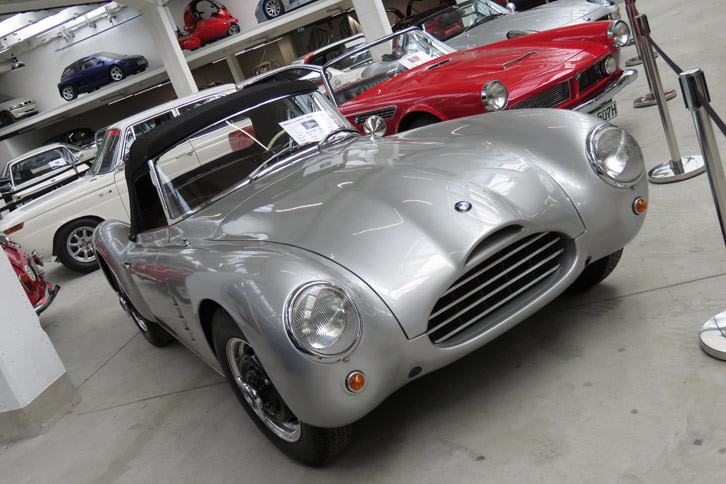 「BMWにこんなクルマあったかな？」というモデルを発見。その名は「502シュポルトヴァーゲン」。説明書きによると、「507」のプロトタイプだったそうな。