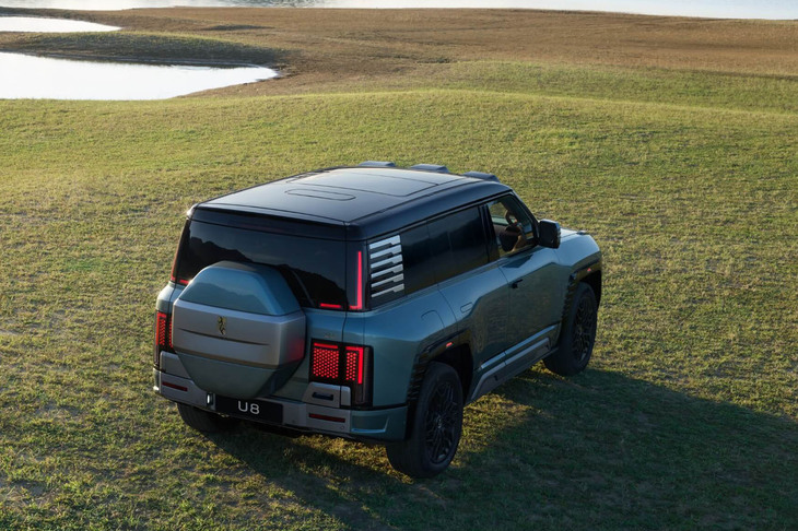 独立式の4モーター駆動が可能な「e4プラットフォーム」を採用する電動SUV「ヤンワンU8」。発電用に2リッター直4ガソリンターボエンジンを搭載するシリーズプラグインハイブリッドシステムを採用している。