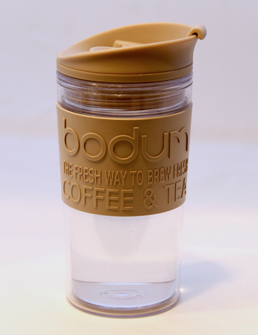 気がつけば、カプチーノ色は、それなりにトレンドだ。これはわが家にあるデンマークはボダム社のマイボトル。