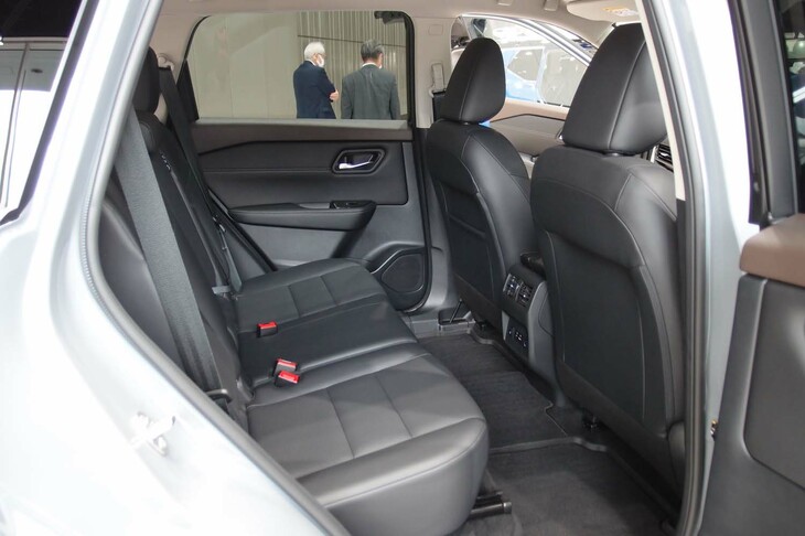 日産エクストレイルX e-4ORCE エクストリーマーX（キャビン後半部）