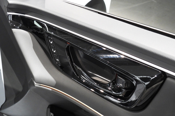 ホンダ・インサイト（フロントインナードアハンドル）