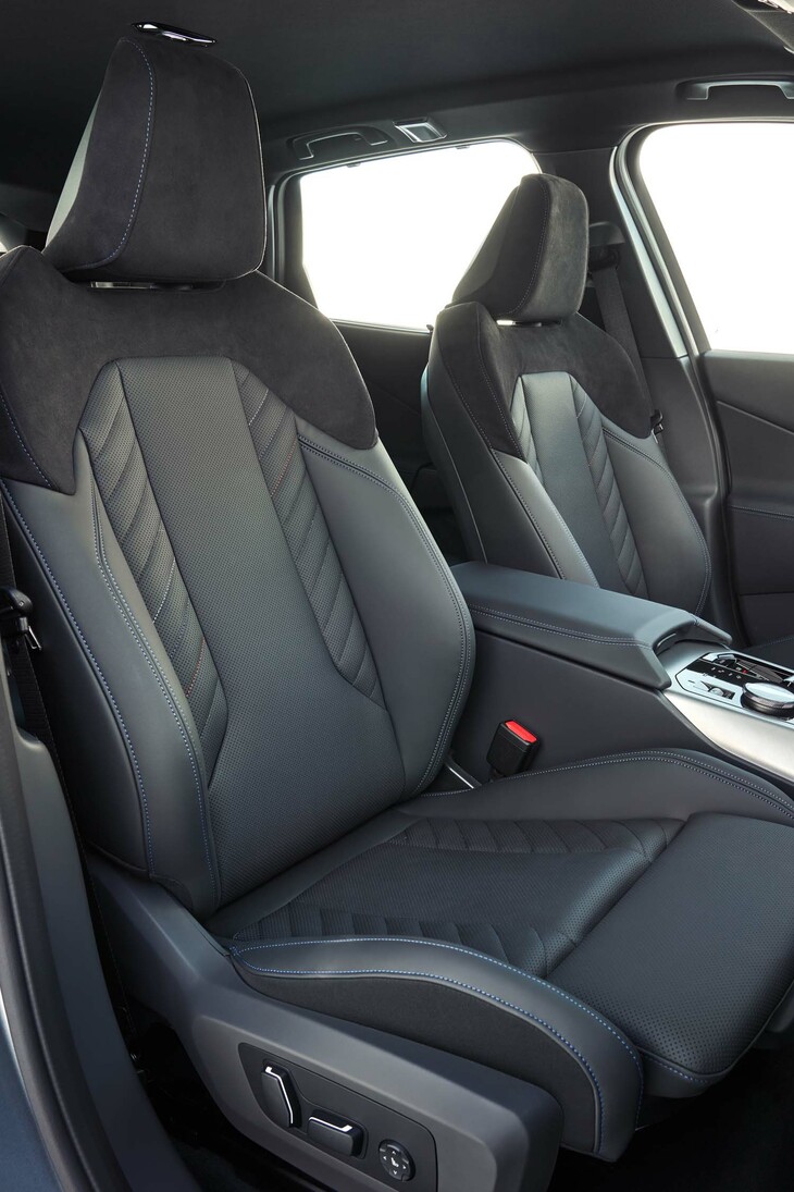 「X3 20 xDrive xライン」のフロントシート。