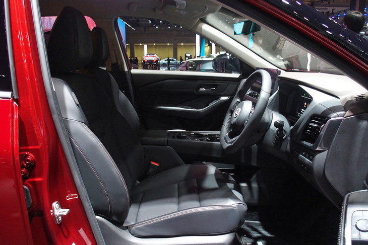 日産エクストレイルX e-4ORCE 90周年記念車