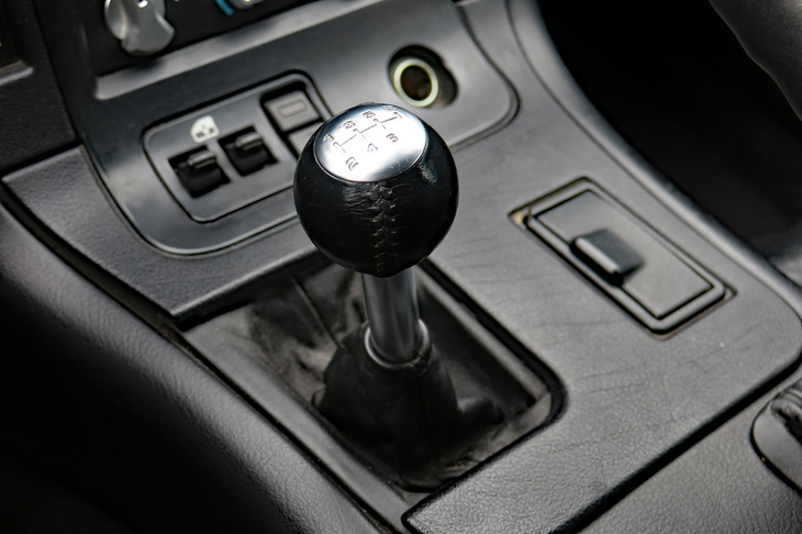 操作系ではシフトフィールも激変。冷えているときはそうでもないが、温まってくると硬質な操作感を味わえるようになった。き、キモチイイ……。