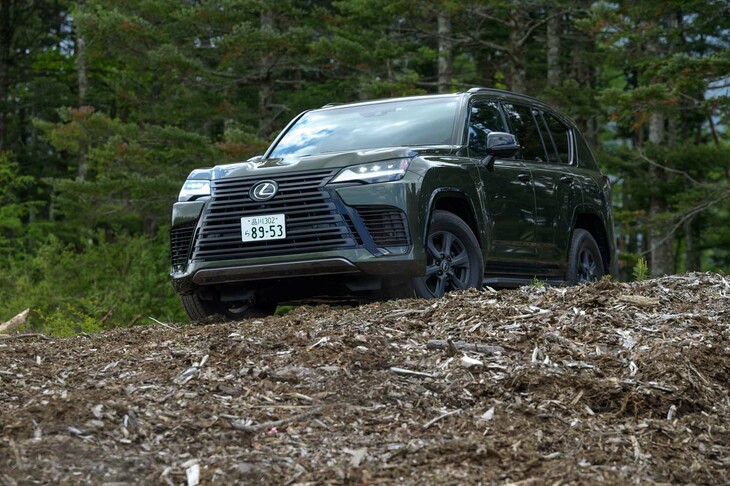 国内専用モデルとして販売される「レクサスLX600“オフロード”」。他グレードよりも強化された悪路走破性が売りだ。