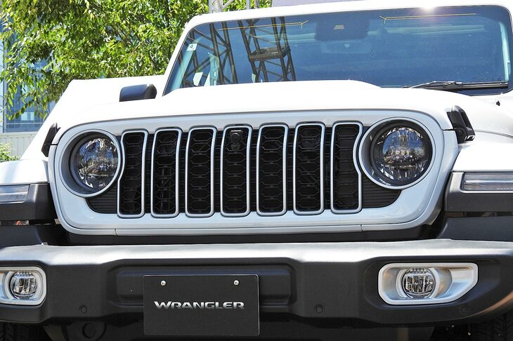 ジープ・ラングラー アンリミテッド サハラ（フロントグリル）