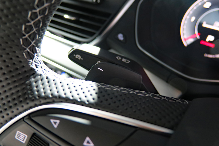 アウディQ5スポーツバック 1st edition（シフトパドル）