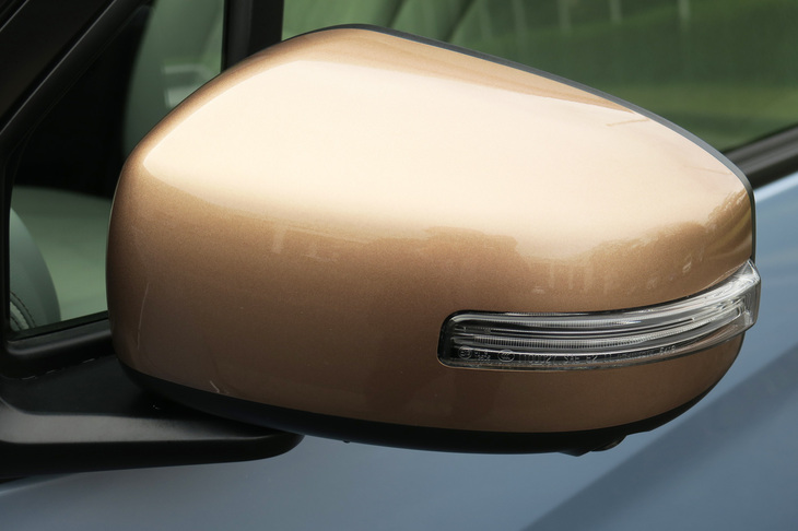 三菱eKクロスEV P（ドアミラー）