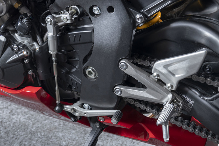 今回の試乗車は上級グレードの「SP」。電子制御サスペンションや、素早いシフト操作を可能にするクイックシフターなどが装備される。