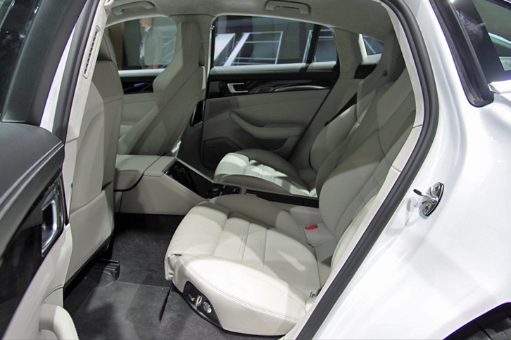 パナメーラ4 E-ハイブリッド