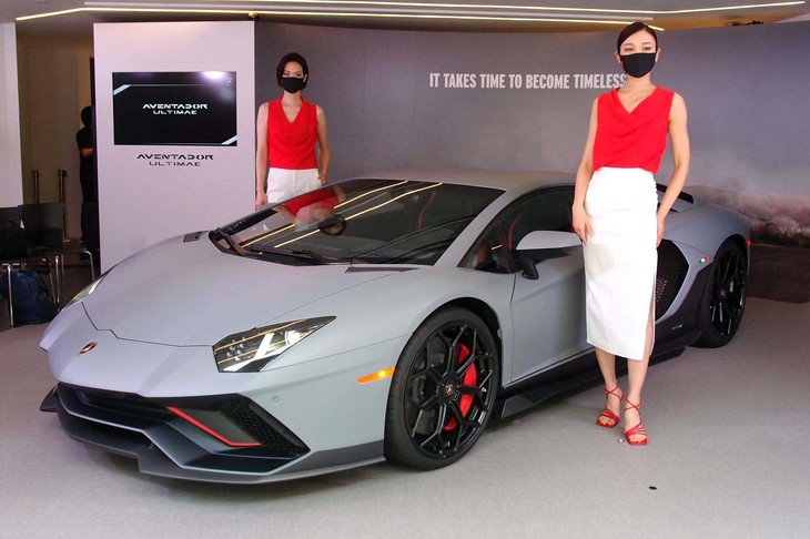 ランボルギーニ・アヴェンタドールLP780-4 Ultimae