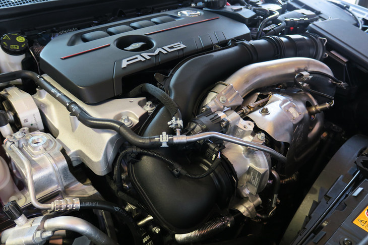 メルセデスAMG A35 4MATIC（エンジン）