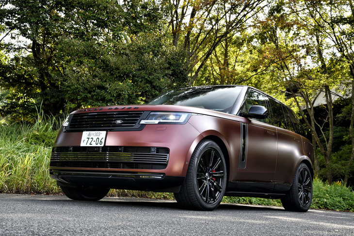 ５代目「レンジローバー」に設定された3リッター直6ガソリンターボエンジンと電動モーターを組み合わせたプラグインハイブリッドモデル「SV P510e」に試乗した。SV P510eはショートホイールベース車のみの設定で、車両本体価格は2551万円。