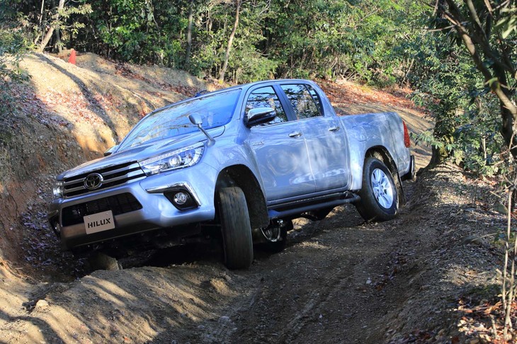 最新型となる8代目「ハイラックス」のボディーサイズは、全長×全幅×全高＝5335×1855×1800mmで、ホイールベースは3085mm。日本仕様は4ドアの“ダブルキャブ”のみとなり、定員5人となる。