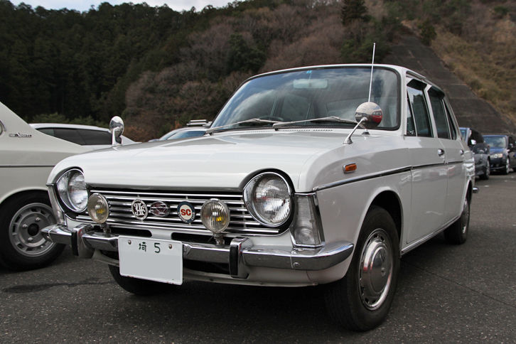 1967年「スバル1000スーパーデラックス」。前述した、今年生誕50周年を迎えるスバル1000の、発売翌年に登録された初期型。しかも「埼5」のシングルナンバー付きのワンオーナー車。