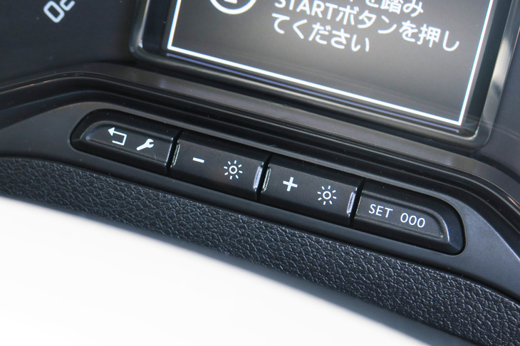 フィアット・ドブロ（メーターの照度とトリップメーターの操作スイッチ）