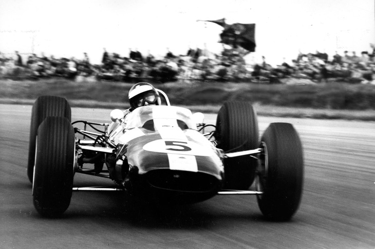 1965年のF1では、クラークはインディ500のために欠場したモナコを除き、初戦から6連勝。早々に年間タイトル獲得を決めた。（写真：Newspress）