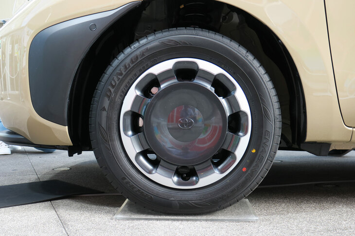 トヨタ・シエンタ ハイブリッドZ E-Four 5人乗り（タイヤ＆ホイール）