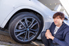 ラジオDJサッシャが、BMWの“駆けぬける歓び”を支える承認タイヤの重要性をリポート。