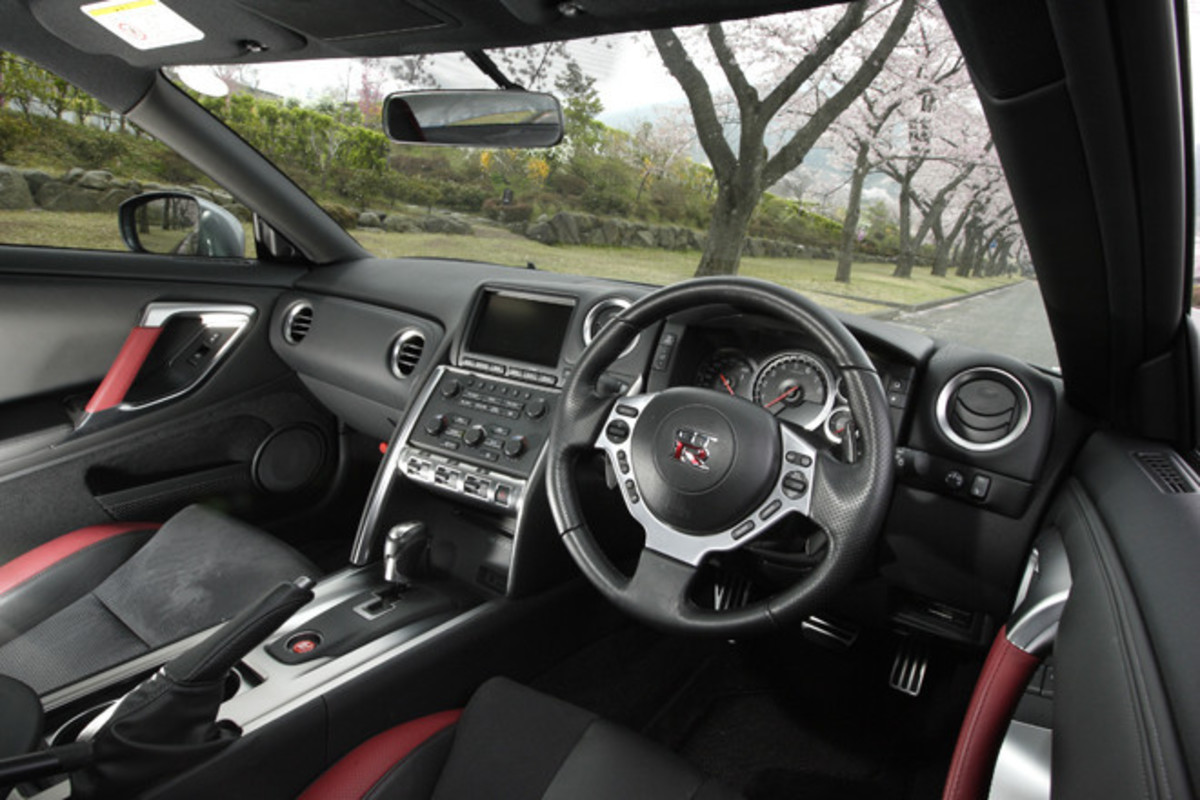 Taisuke様専用です。GT-R ブラック ステアリング 【公式通販】