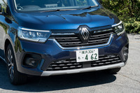 黒バンパーが特徴だった下位グレードがなくなってしまったため、国内向けの「カングー」は全モデルでボディー同色バンパーが標準装備となった。