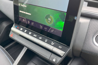 「キャプチャー」に搭載される運転診断機能「Eco Score」では、「前方交通予測に改善余地あり」とコメントされた。鋭く、きびしい。ただ、100点満点中のスコアは76点と、完全に第1回リポートを担当したほったの上をいったのでよしとしよう。