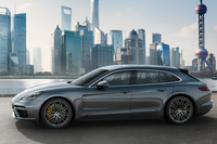 「ポルシェ・パナメーラ スポーツツーリスモ」