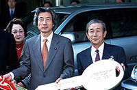 トヨタとホンダ、燃料電池車を限定発売