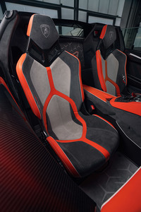 ランボルギーニが台数63台の限定モデル「アヴェンタドールSVJ 63ロードスター」を公開の画像