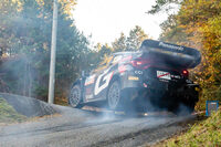 勝田貴元／アーロン・ジョンストン組の「トヨタGRヤリス ラリー1 ハイブリッド」。ハイブリッドのラリー1車両が走るのは今年で最後。来年はどんなラリーカーがWRCを走るのでしょうね。