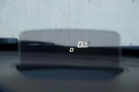 軽自動車としては初めてヘッドアップディスプレイが採用された。先進安全装備の「デュアルセンサーブレーキサポート」などと一緒に、セットオプションで設定される。