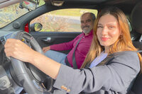 ここは体育館脇の駐車場。シエナ市内のドライビングスクールにおける、技能教習の定番フィールドである。