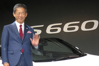 「ポーズをとるのは勘弁して……」