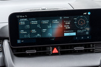 センタースクリーンを使った車両のセッティングはマニアックすぎるほどに項目が細かい。